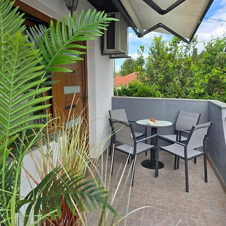 Apartments Lola Biograd Na Moru Exterior photo